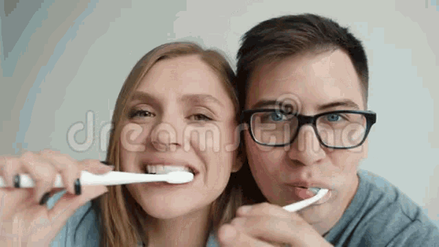 Couple Brushing Teeth GIF - Couple Brushing Teeth Smiling GIFs