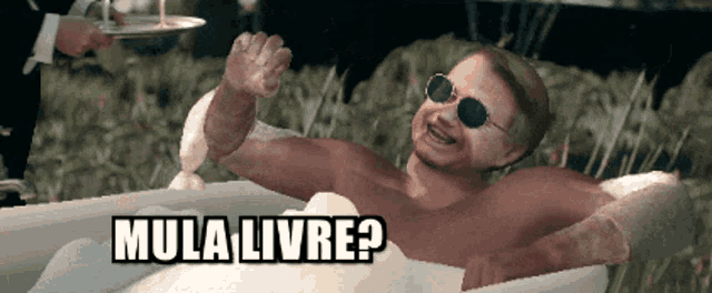 a man in a bathtub with the words mula livre written on the bottom