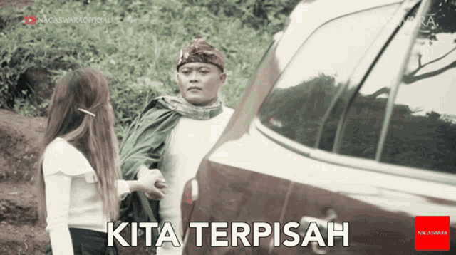 a man shakes hands with a woman in front of a car with the word kita terpisah on the bottom