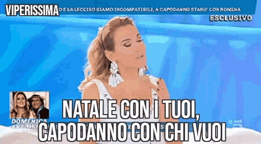 a woman in a white dress says natale con i tuoi , capodanno con chi vuoi