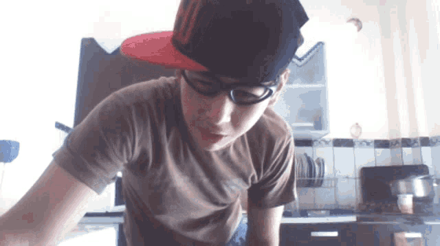 Tavlaman Shades Off GIF