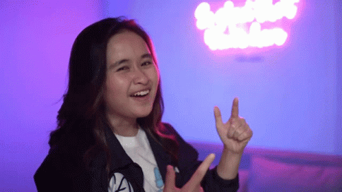 Tersenyum Gritte Agatha GIF - Tersenyum Gritte Agatha Starhits GIFs