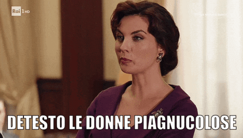 a woman in a purple dress with the words detesto le donne piagnucolose below her