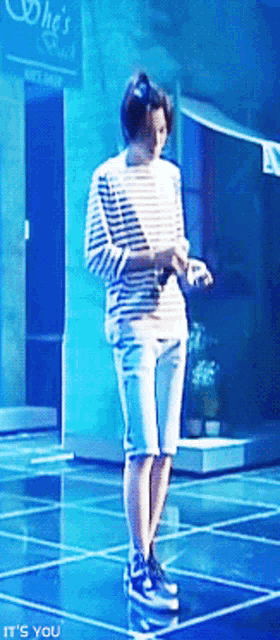 a person standing in front of a sign that says ' who 's '