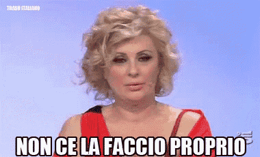 a woman in a red dress with the words non ce la faccio proprio