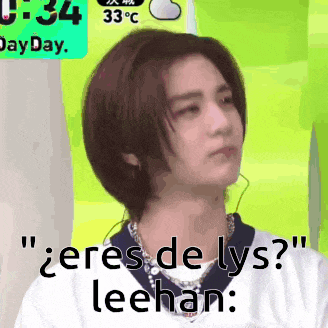 a young man with a necklace around his neck says " eres de lys leehan " .