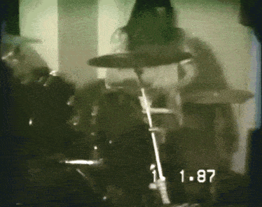 Drummer Nirvana GIF - Drummer Nirvana Nirvana Live GIFs