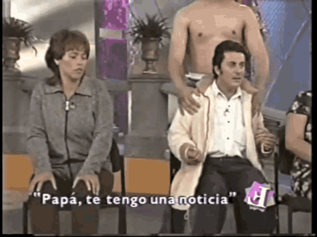 papa te tengo una noticia is written on the screen