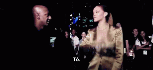 Rihanna Jogando Dinheiro GIF - Toma To Pega GIFs