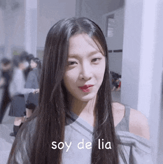a close up of a woman 's face with the words soy de lia written below her .