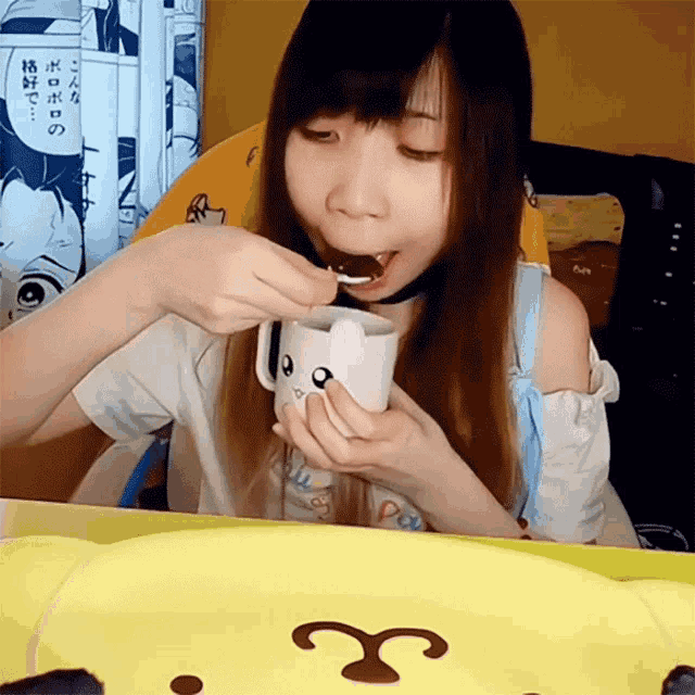 Eating Xiaorishu GIF - Eating Xiaorishu Scooping GIFs