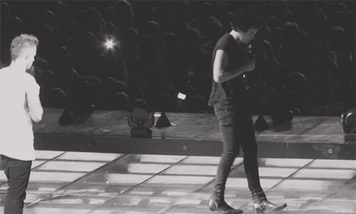 Awwh Harry GIF - Dancing One Direction GIFs