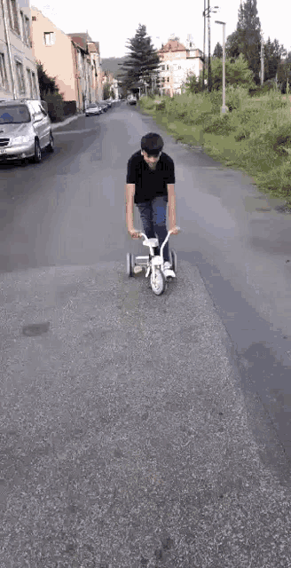Technickej Tricycle GIF - Technickej Tricycle Small Tricycle GIFs