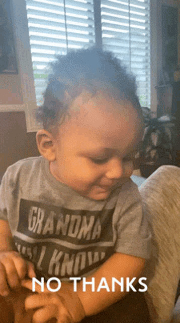 a baby is wearing a shirt that says grandma and i know no thanks