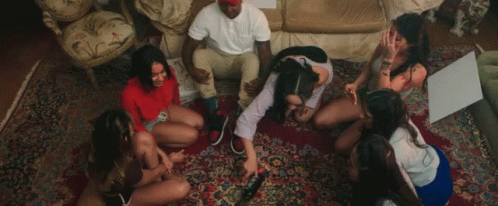 Spin The Bottle Truth Or Dare GIF - Spin The Bottle Truth Or Dare Challenge GIFs