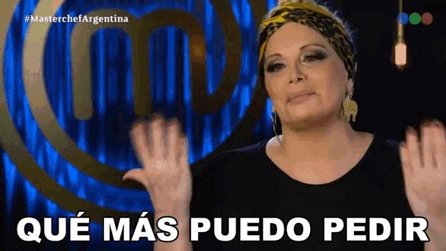 a woman says " que mas puedo pedir " in front of a master chef logo
