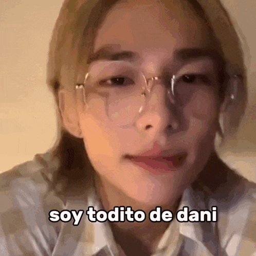 a close up of a person 's face with glasses and the words `` soy todito de dani '' written on it .