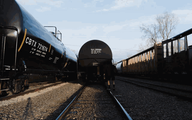 a train with cbtx 72674 on the side
