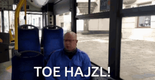 a man on a bus with the words toe hajzl
