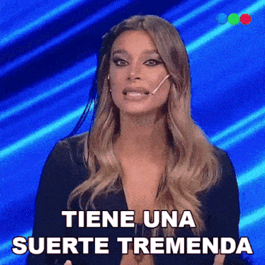 a woman says tiene una suerte tremenda