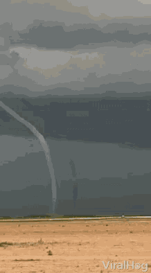 a picture of a tornado is being shared on viralhog