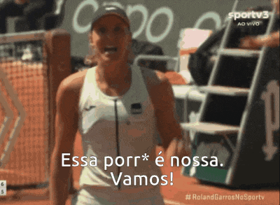 a tennis player says " essa porr * e nossa " on the court