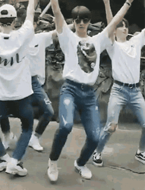 Hyunjin Dancing GIF - Hyunjin Dancing Man Dancing GIFs