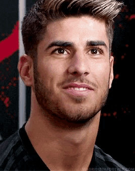 a close up of a man 's face with the words madridista forever.com written on the bottom