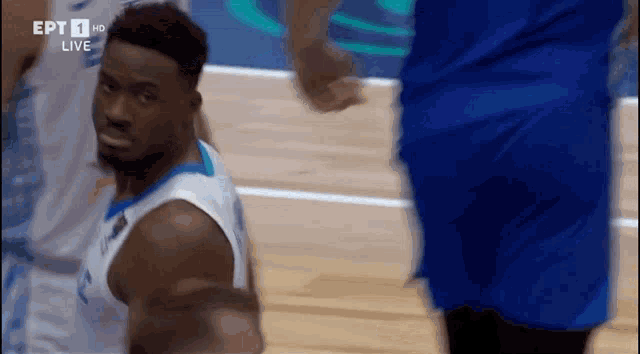 a basketball game is being broadcast live on ept 1 hd