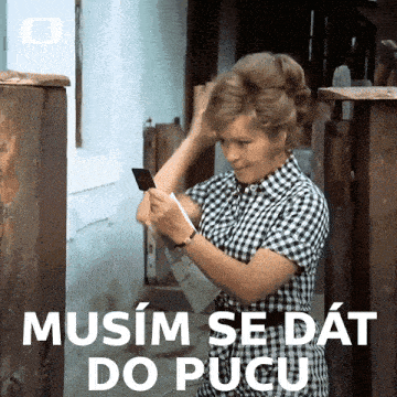 a woman in a plaid shirt is looking at herself in a mirror with the words musim se dat do pucu written below her