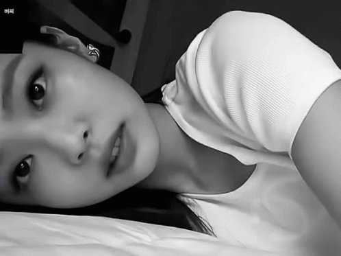 Jennie Kim Blackpink GIF - Jennie Kim Blackpink Bed GIFs