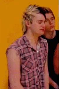 Five Seconds Of Summer Laughing GIF - Five Seconds Of Summer Laughing GIFs