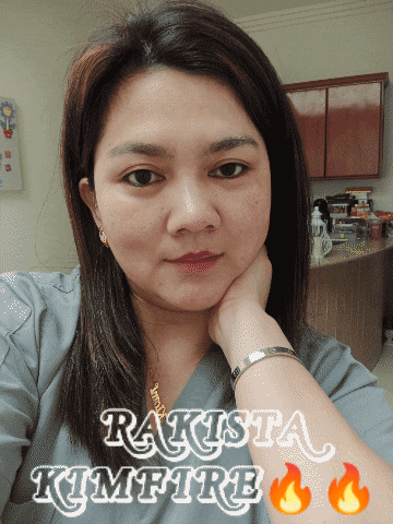 a woman taking a selfie with the words rakista kimfire written on the bottom