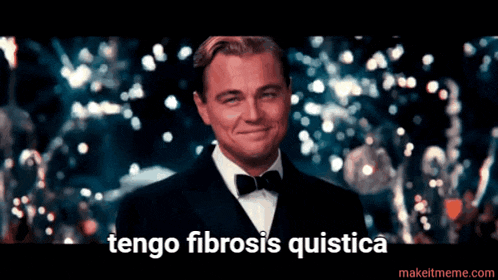 a man in a tuxedo is smiling with the words tengo fibrosis quistica behind him