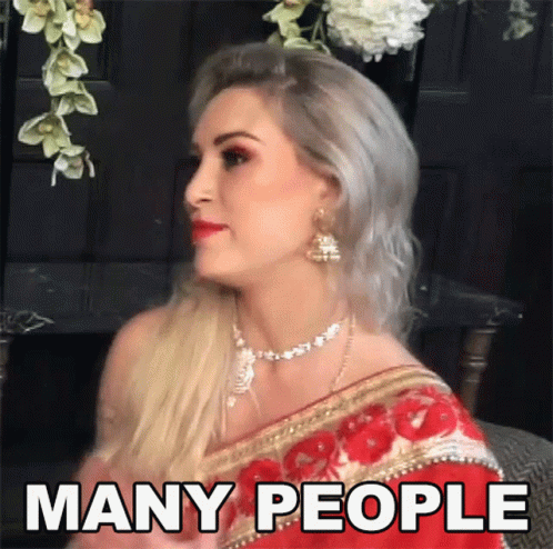 Many People Tracy Kiss GIF - Many People Tracy Kiss Lots Of People GIFs