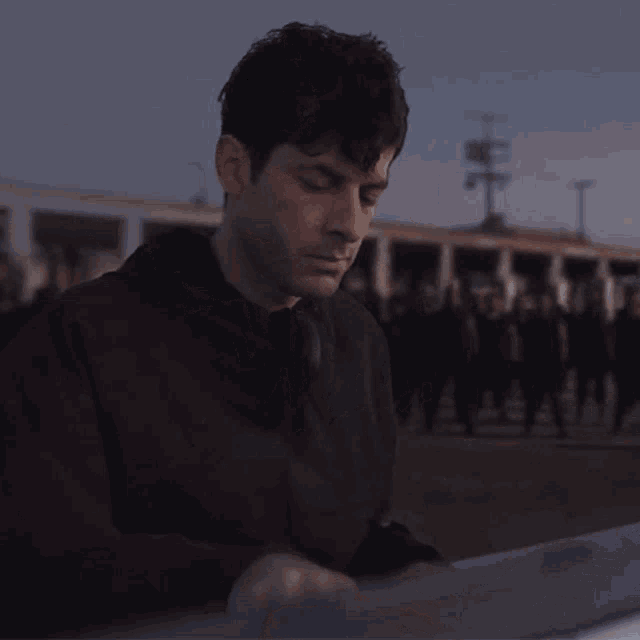 Playing Keyboard Mark Ronson GIF - Playing Keyboard Mark Ronson Dont Leave Me Lonely GIFs