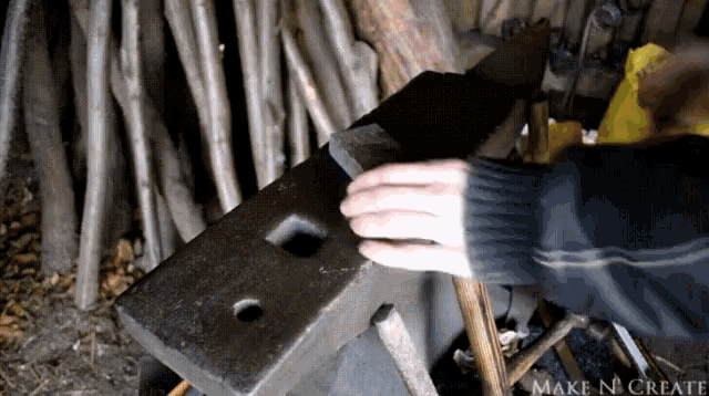 Blacksmith Hammer GIF - Blacksmith Hammer Knife GIFs