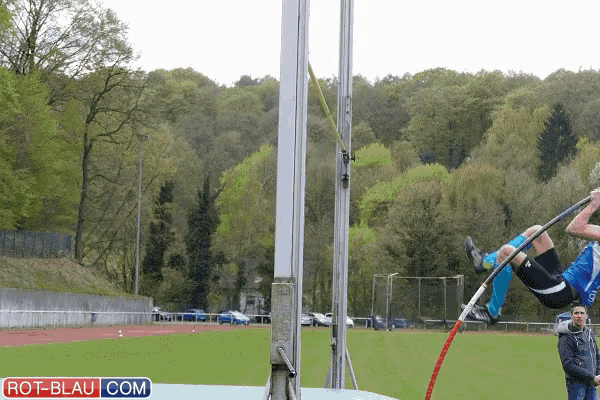 a picture of a pole vault with the website rot-blau.com