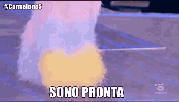 an animated image with the words sono pronta written on it