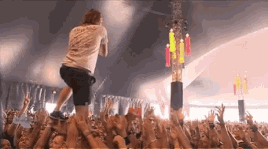 Dave Grohl Beer Catching GIF - Dave Grohl Beer Catching GIFs