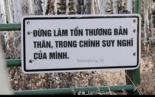 a sign that says hoanglong_01 on the bottom