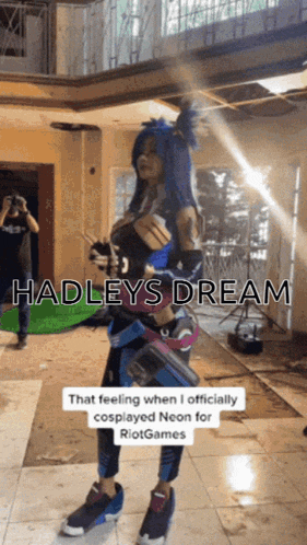 a woman in a costume that says " hadleys dream " on it