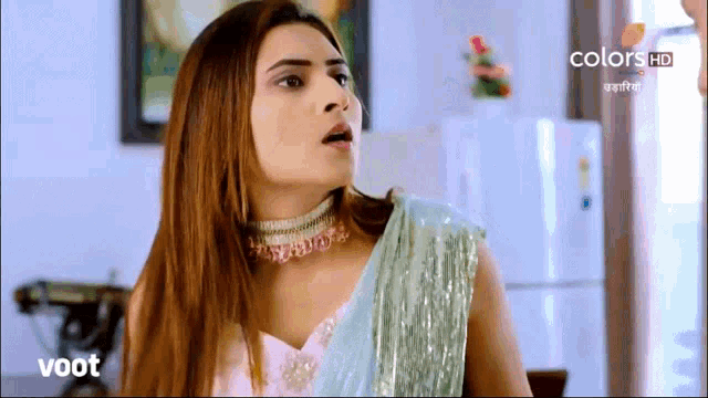 a woman 's face is shown in a screenshot from colors hd