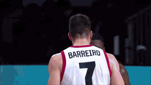 a basketball player with the number 7 on his back