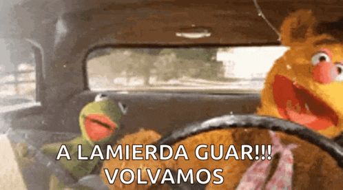 kermit the frog and mr. fozzie bear are driving a car with the words " a lamierda guar !!! volvamos "