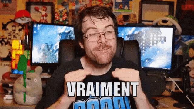 a man wearing glasses and a t-shirt that says vraiment cool