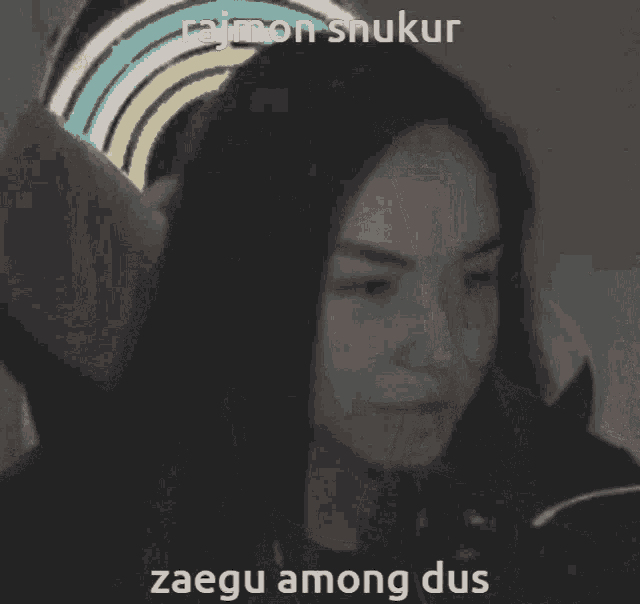a woman is sitting in front of a microphone with a rainbow in her hair and says zaegu among dus .