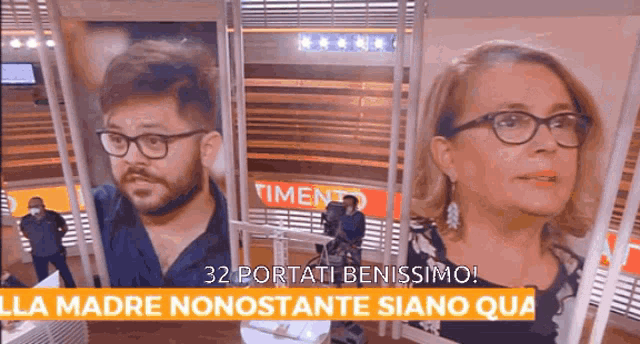 a man and a woman in front of a sign that says 32 portati benissimo