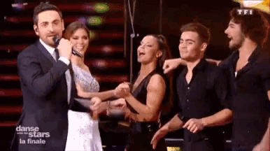a group of people are dancing on a stage and the words danse stars la finale are on the bottom