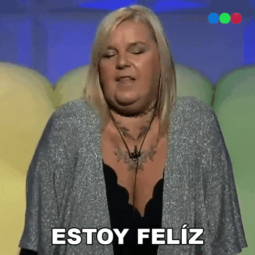 a woman says " estoy feliz " in spanish on a screen